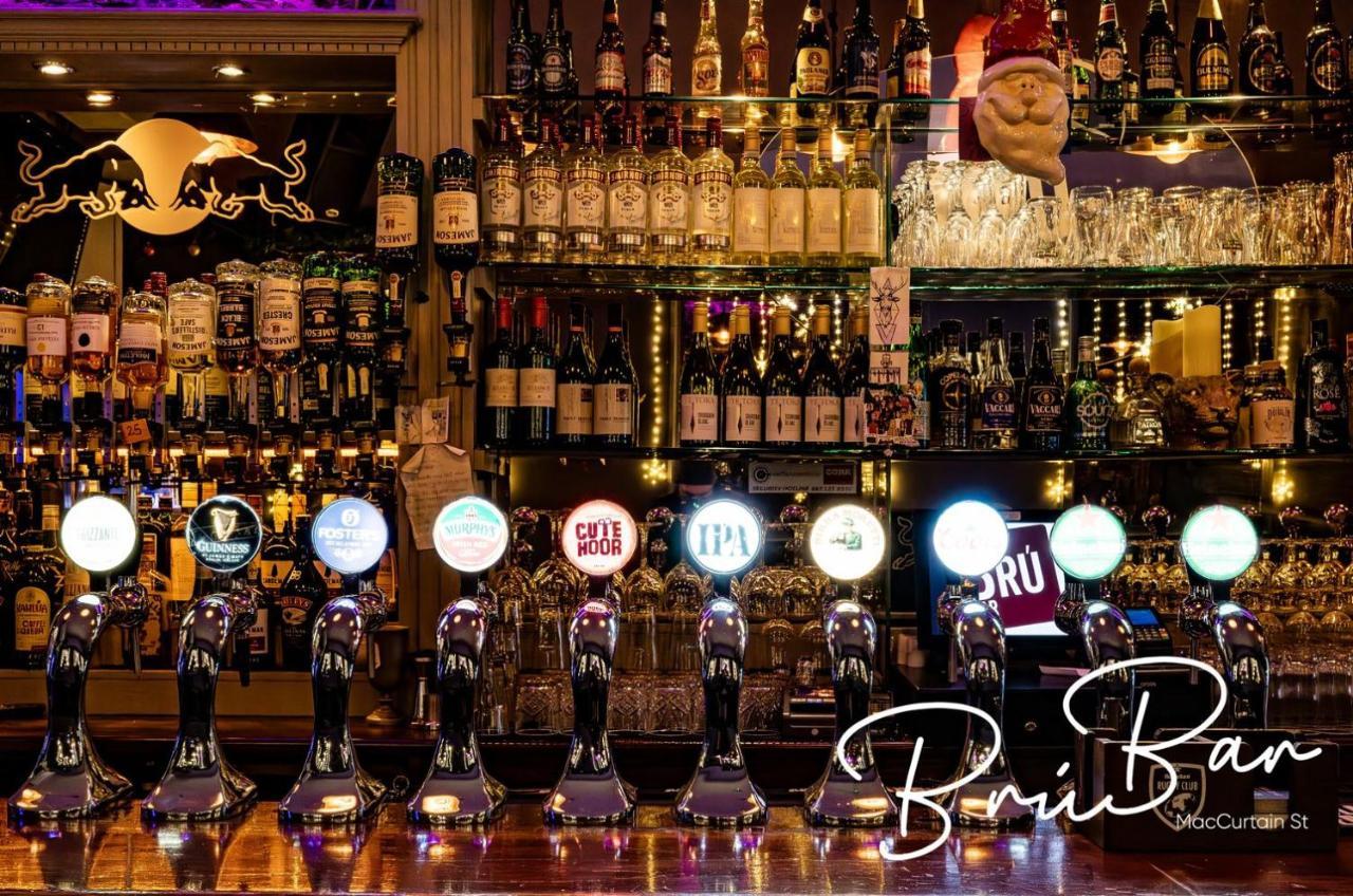 Bru Bar & Hostel Cork Exteriör bild