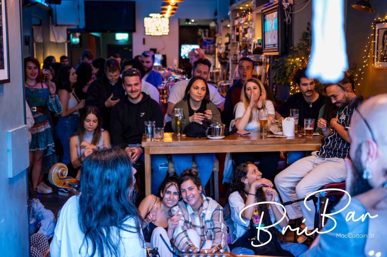 Bru Bar & Hostel Cork Exteriör bild